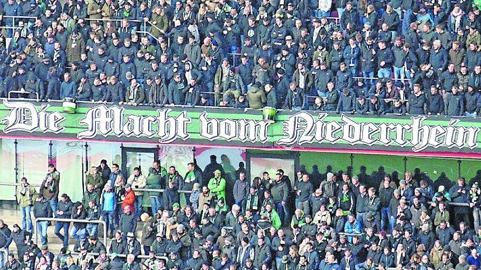 Auch in Köln war die „Macht vom Niederrhein“ präsent. 5.000 Fans sahen das Spiel vom Gästeblock aus.