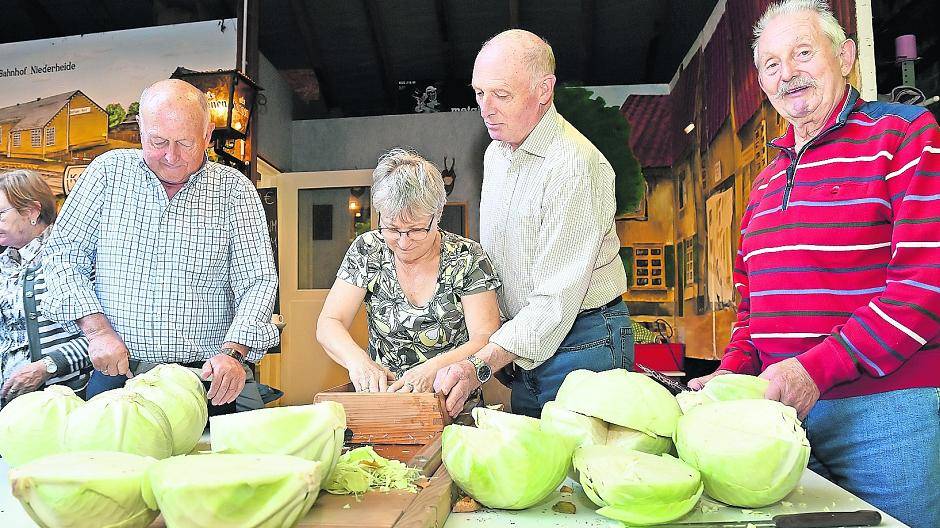 Weißkohl wird zu Sauerkraut
