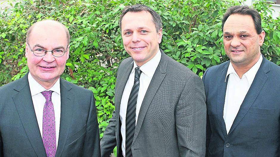  Hoffen auf die Fortsetzung des positiven Trends am Arbeitsmarkt (von links): Dr. Ralf Sibben, Unternehmerschaft Niederrhein, Arbeitsagentur-Chef Dirk Strangfeld und Thomas Ziegler, DGB. 