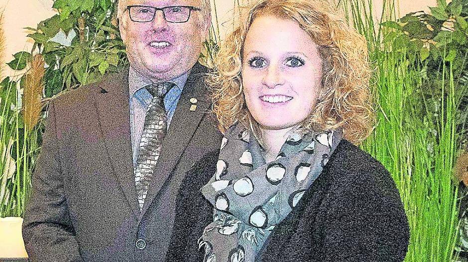 Alfred Hülsmann mit seiner Tochter Verena, der neuen Vorsitzenden der Bestatter des Kreisverbandes Viersen e.V..