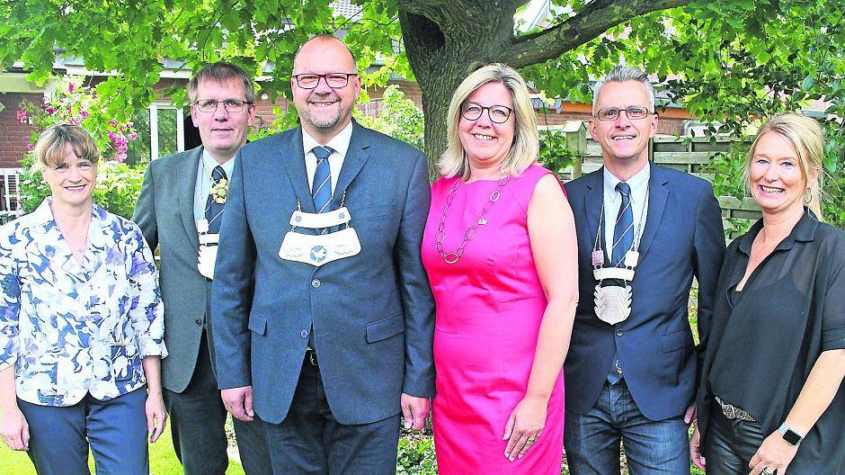 Das Ministerpaar Klaus und Dany Caris, das Königspaar Michael III. und Tanja I. Maaßen und das Ministerpaar Jürgen und Kerstin Kothen (von links) wünschen ihren Nachfolgern ein genauso schönes Fest wie sie es bislang hatten.