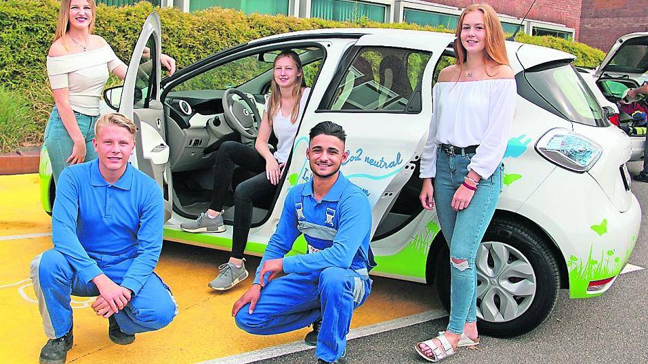  Drei Renault Zoe sind der neueste Zuwachs im stw-Fuhrpark und erfreuen sich auch bei den Azubis großer Beliebtheit. 