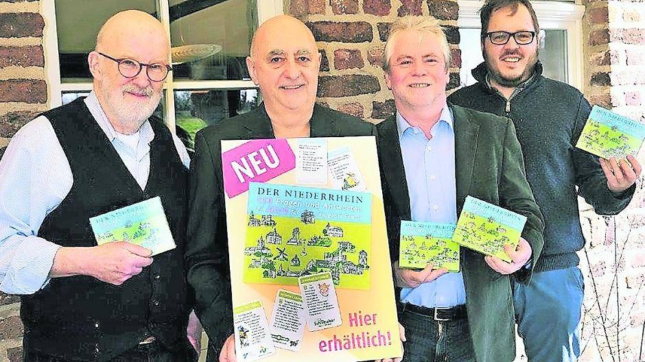 Illustrator „Moses“ Pankarz, die Journalisten Detlef Herchenbach und Roland Busch sowie der Gestalter Henning Lindeke (von links) mit ihrem Niederrhein-Quiz.