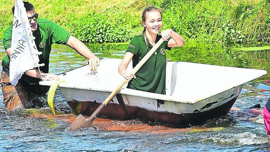 Modell Nostalgie: Badewanne mit (Spaten-)Ruder. Foto: max