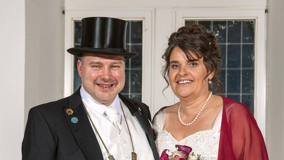 Minister Stefan Kröppel mit seiner Lebenspartnerin Bettina Schneider.Minister Hubertus Wuttke mit seiner Ehefraus Andrea. Foto: Peter van Bohemen