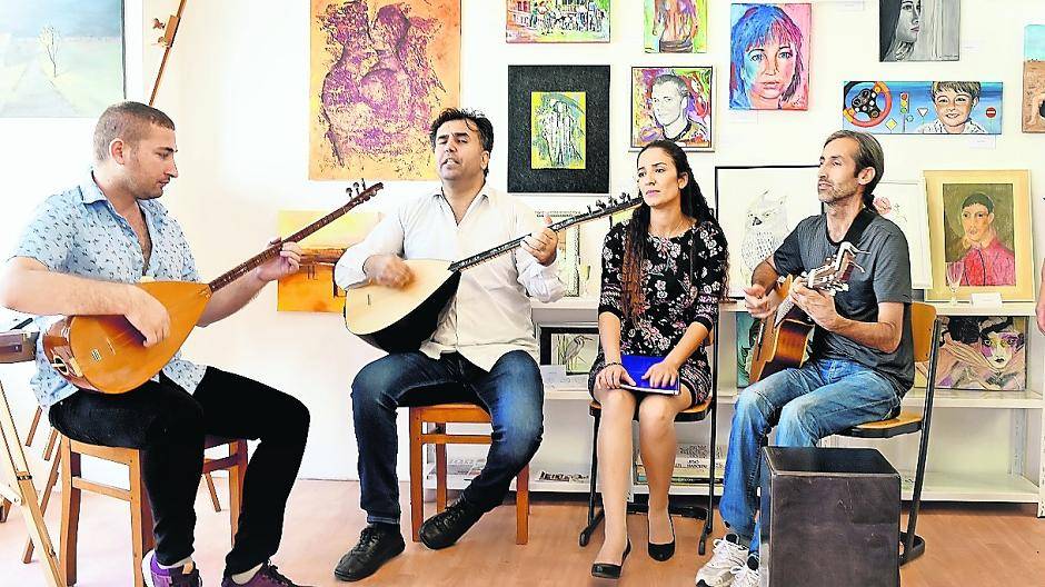 Die kurdische Musikgruppe „Gülsor“ aus Aachen spielte am Samstagmorgen zur Eröffnung des „KuKt“ und verbreitete so etwas internationales Flair.