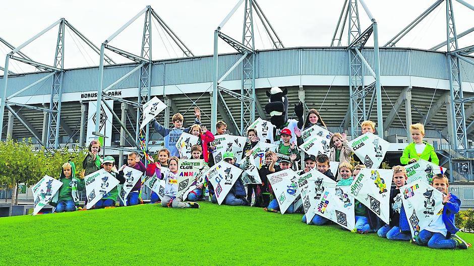  Im Herbst haben die JünterClub-Kids zusammen mit Jünter tolle Drachen gebastelt. 