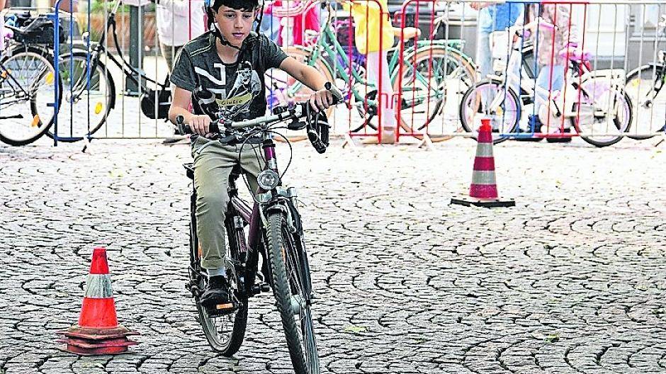  Rad fahrende Kinder sind im Straßenverkehr besonders gefährdet. Deswegen wurde VORKIDS ins Leben gerufen. 