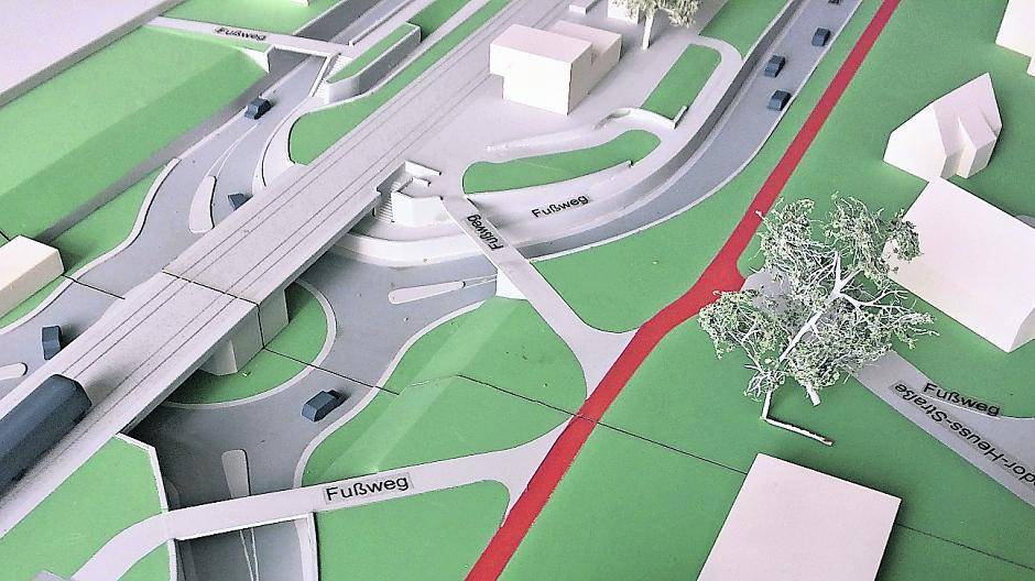  Das Modell des Osterather Unterführungsprojektes. Jetzt werden erste konkrete Vorarbeiten beginnen. 