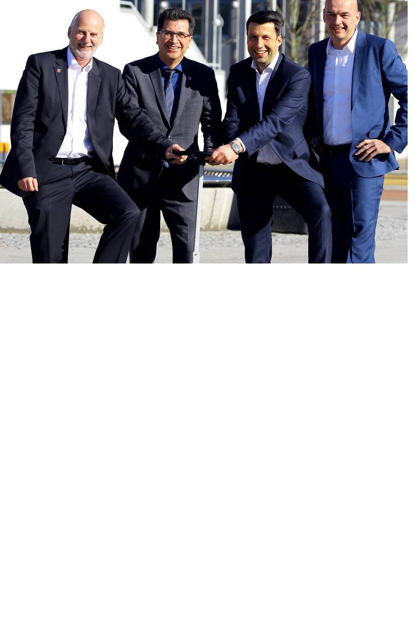 Dieter Paus, Erster Beigeordneter der Stadt Rheinberg, Bürgermeister Frank Tatzel, ENNI-Geschäftsführer Stefan Krämer und Dr. Kai Gerhard Steinbrich, technischer Bereichsleiter der ENNI, freuen sich auf die Zusammenarbeit.