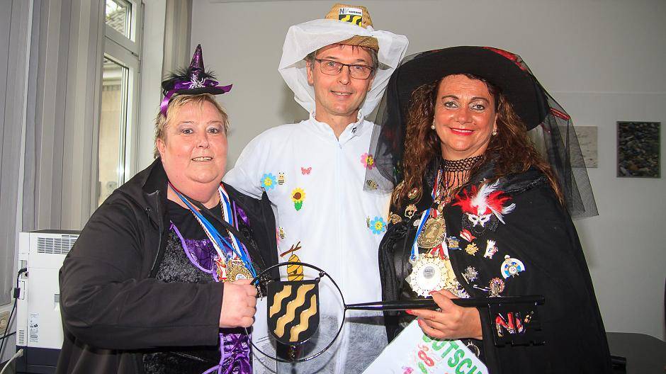 Auch Neukirchen-Vluyns Imker äh.... Bürgermeister Harald Lenßen hatte keine Chance...