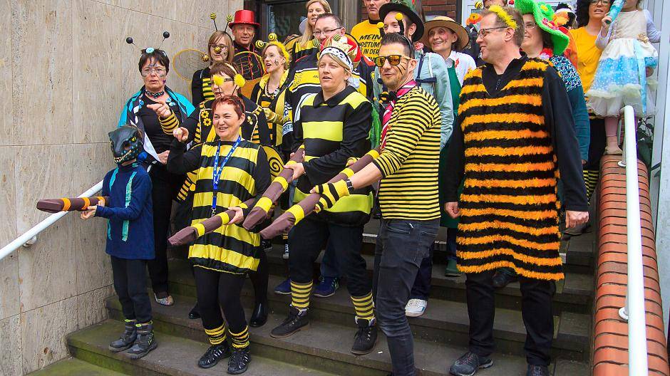 Auch Neukirchen-Vluyns Imker äh.... Bürgermeister Harald Lenßen hatte keine Chance...