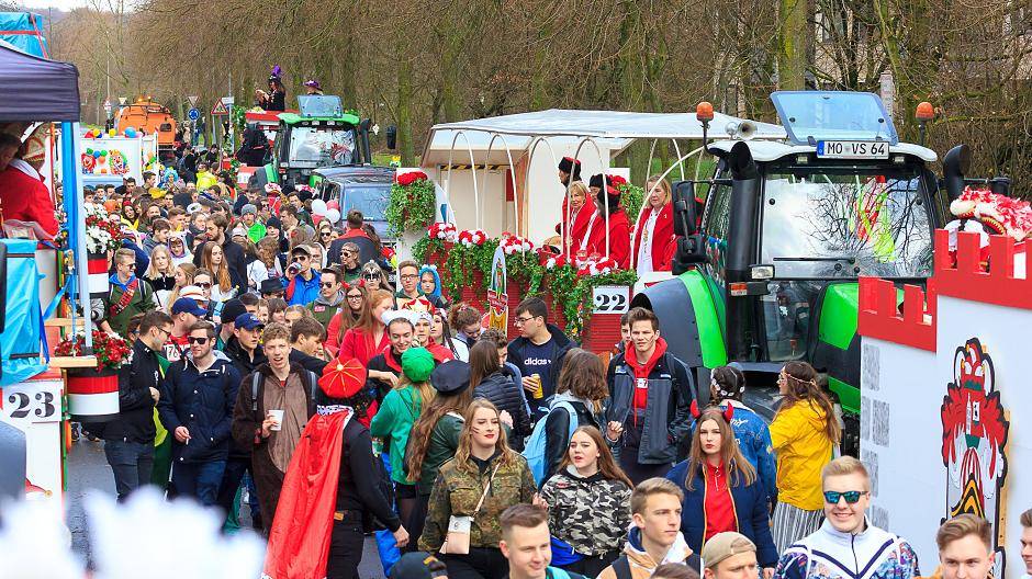 Bilderstrecke Rosenmontagszug Neukirchen-Vluyn 2019