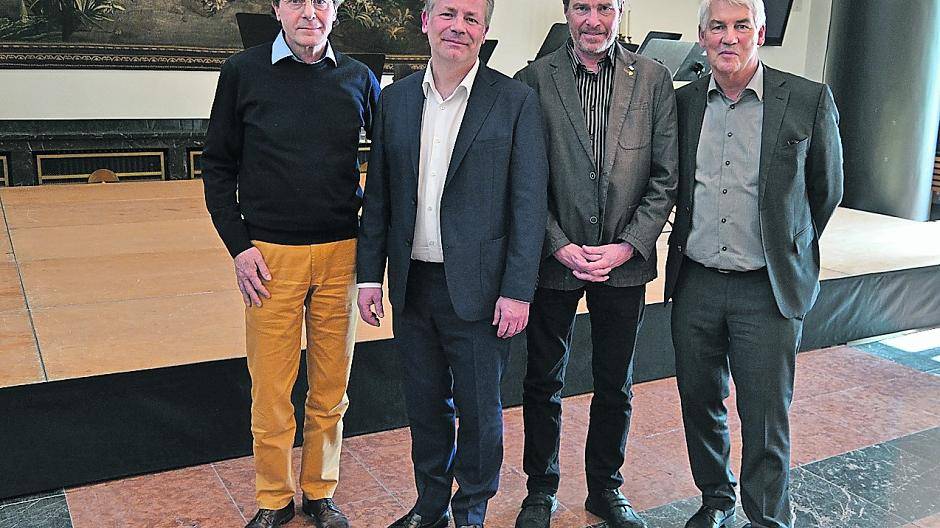  Intendant Alfred Wendel stellte Axel Kober als neuen Generalmusikdirektor mit Kulturdezernent Thomas Krützberg und dem Kulturausschuss-Vorsitzenden Udo Vohl im Opernfoyer vor. 