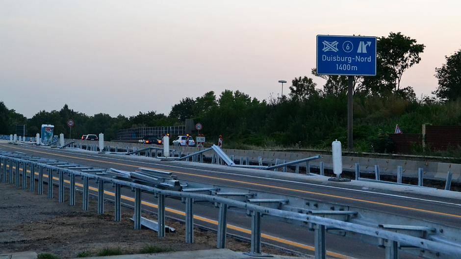 Auf der A 59 war es seit April 2018 im Bereich der Anschlussstellen Ruhrort und Meiderich eng. Die Schäden durch den Brand sind am Dienstag komplett beseitigt, so dass alles wieder voll nutzbar ist.