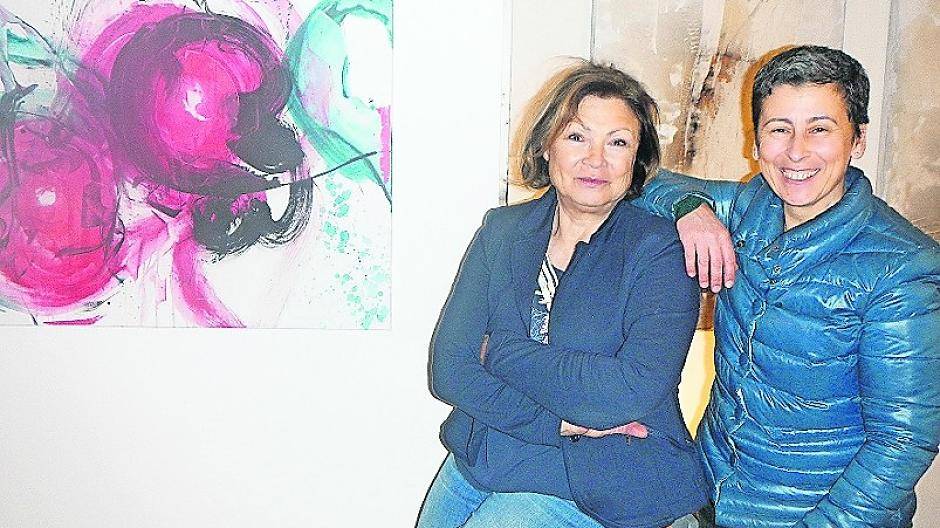  Die Initiatorin des FREI RAUM, Anthoula Kapnidou (r.), und Künstlerin Ulrike Kotlowski freuen sich auf die Ausstellung. 