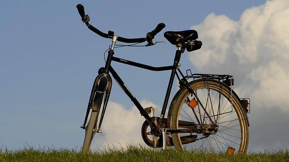 Und auch der, der sein Fahrrad nur mit einem Radschloss sichert, macht es den Dieben leicht. Das Rad muss auch angekettet sein, fordert die Polizei.
