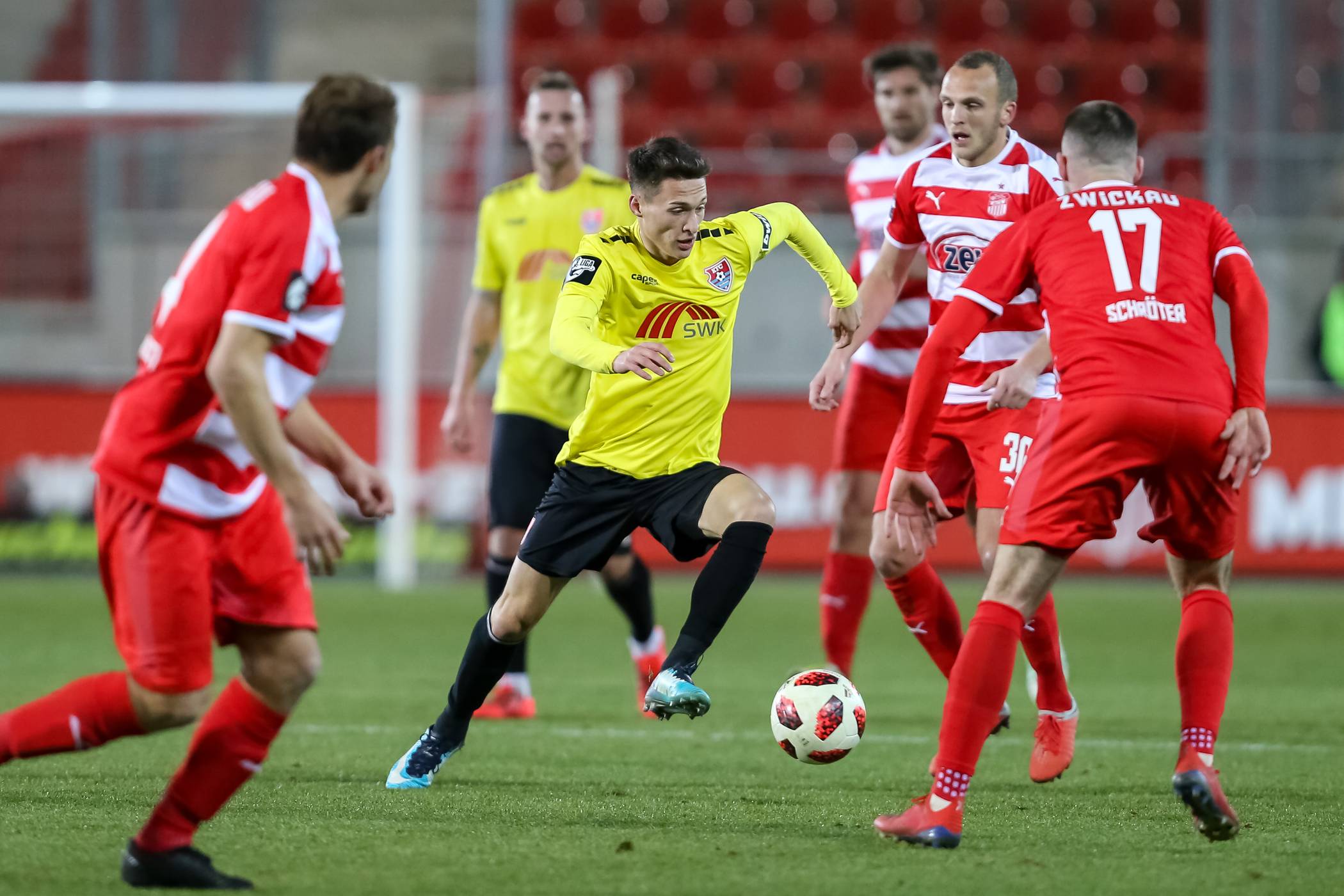  Maurice Litka war neben Patrick Pflücke einer der Lichtblicke im Spiel gegen Zwickau. 