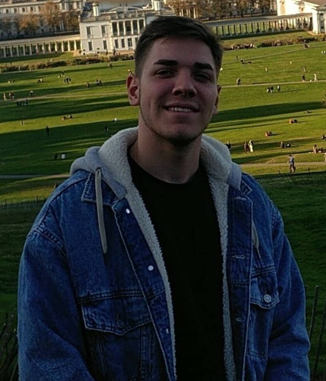 Für Philip wird Ghana die erste große Reise in seinem Leben sein. Seine Familie steht zu 100% hinter ihm, auch wenn es seinen Eltern nicht leicht fällt, ihn ziehen zu lassen. „Aber sie wissen, dass das genau mein Ding ist“, so der 18-Jährige, der momentan noch die Anne-Frank Schule besucht.