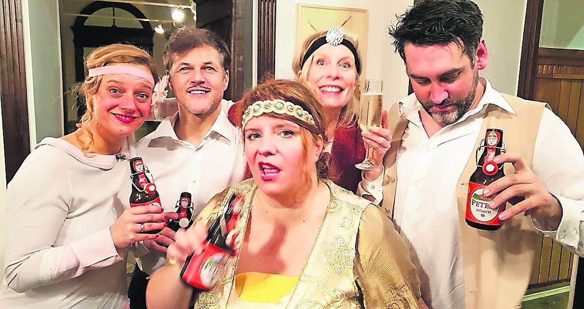  Das Ensemble des Niederrhein Theaters präsentiert „Fisch zu viert“. 