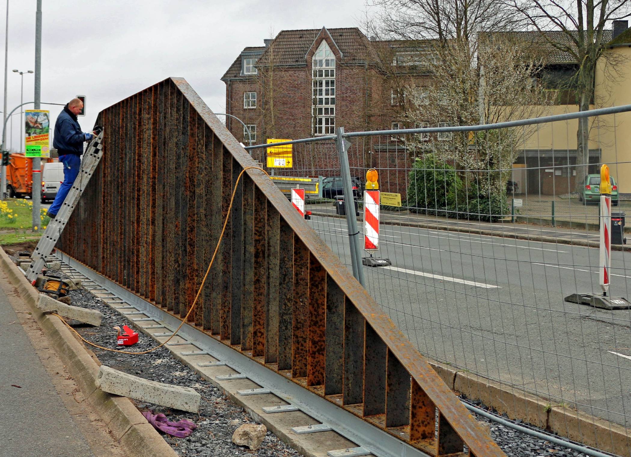  : Wallskulpturen werden installiert