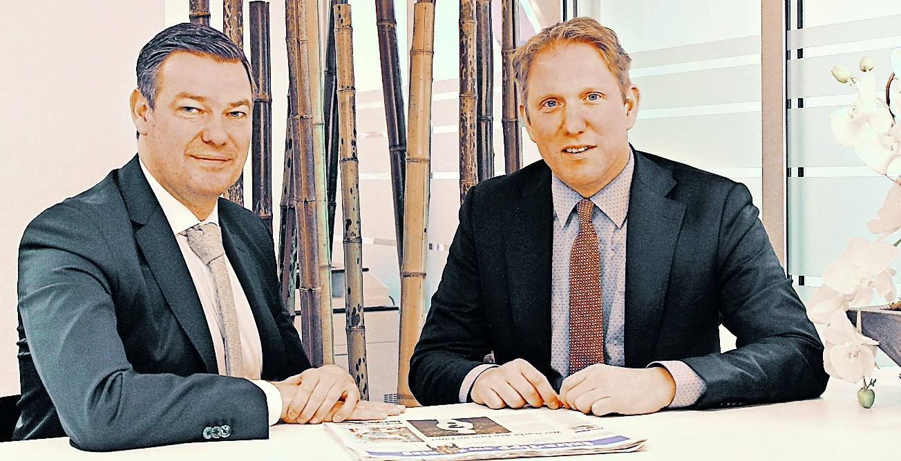 Veith Winkels (l.), der neue Geschäftsführer der Report Anzeigenblatt GmbH, im Gespräch mit dem Landtagsabgeordneten Jochen Klenner.