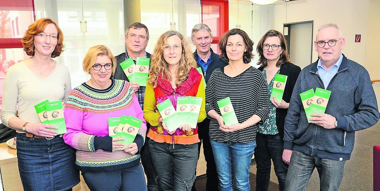  Im Trauernetz Kreis Viersen zusammen geschlossen: Die Begleiter für trauernde Menschen haben jetzt gemeinsam ihre Hilfsangebote in einer Broschüre herausgegeben. 