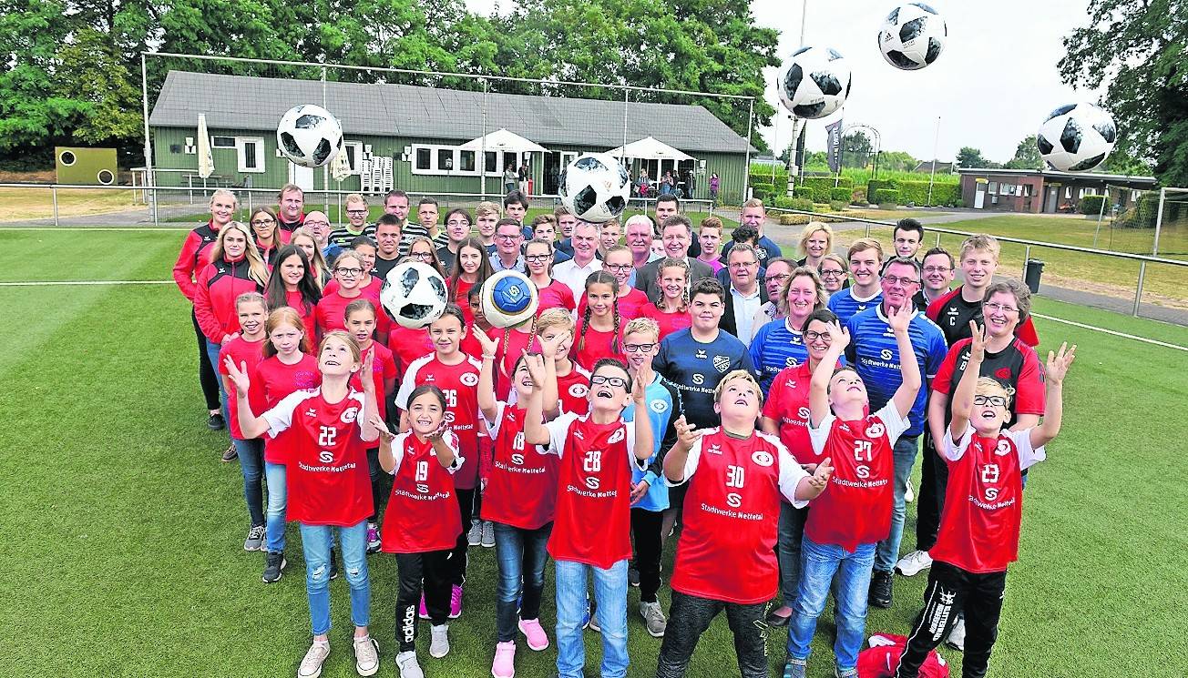  Nettetaler Vereine unterschiedlichster Sportarten und Altersklassen freuten sich 2018 über neue Trikotsätze. 