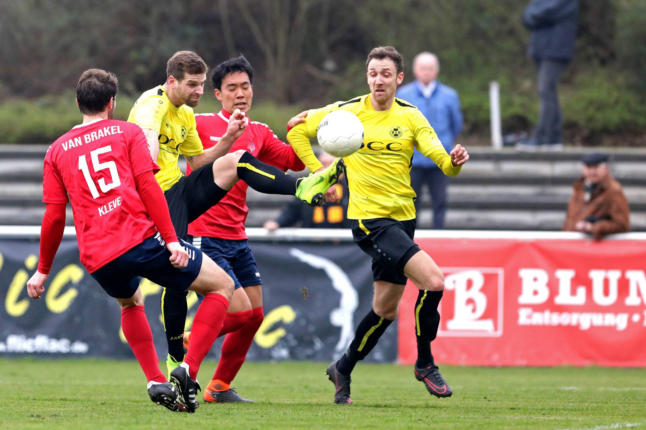Lange taten sich die Homberger schwer, die Klever Defensive zu knacken. Doch der VfB steckte nie auf und drehte in den letzten neun Minuten einen 0:2-Rückstand in einen 3:2-Sieg.