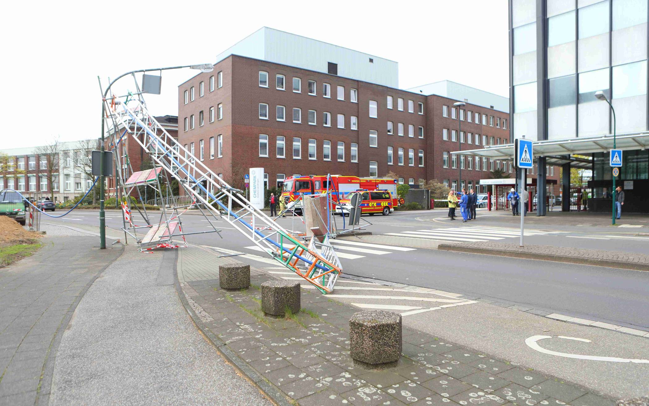 LKW-Fahrer hinterlässt Bild der Verwüstung