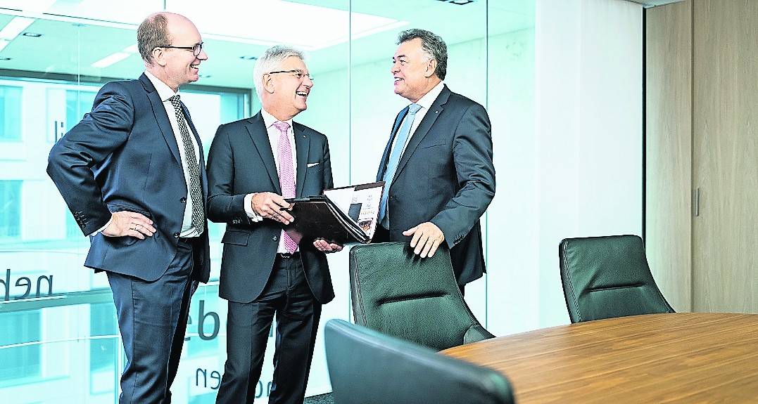 Der Volksbank-Vorstand ist mit dem Geschäftsjahr 2018 zufrieden: (v.l.) Franz D. Meurers, Vorsitzender Dr. Veit Luxem und Josef Brück.
