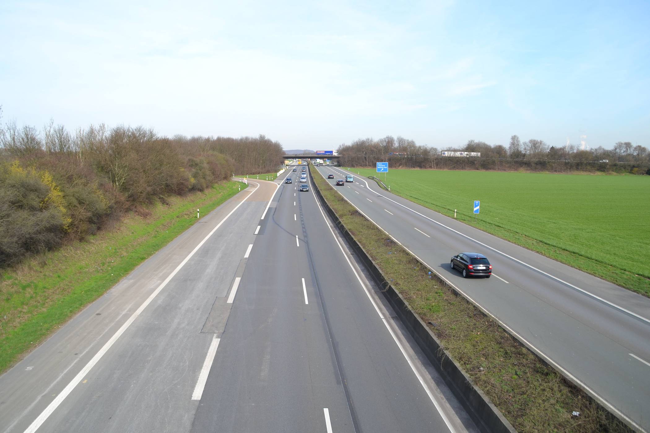 Baumaßnahme auf der A57: Sperrung der Fahrtrichtung Nijmegen zwischen Kamp-Lintfort und Rheinberg