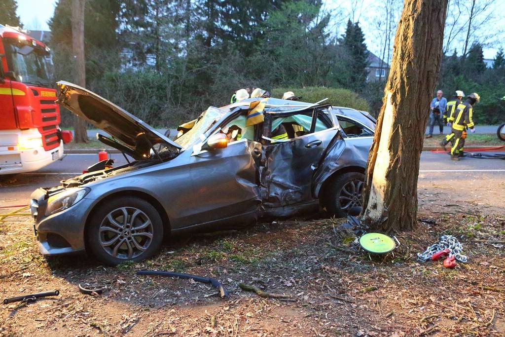 Frau lebensgefährlich verletzt