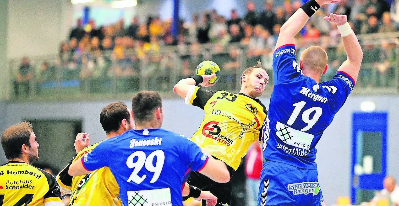 Mirko Szymanowicz, hier im Spiel gegen Ratingen, lieferte gegen Köln eine Top-Leistung ab und warf acht Tore.