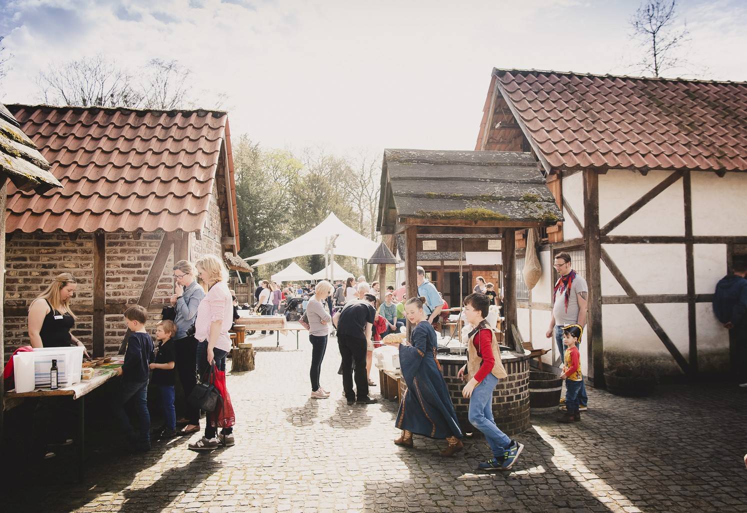 Kinder erleben im Grafschafter Musenhof das Familienleben in einer mittelalterlichen Stadt.
