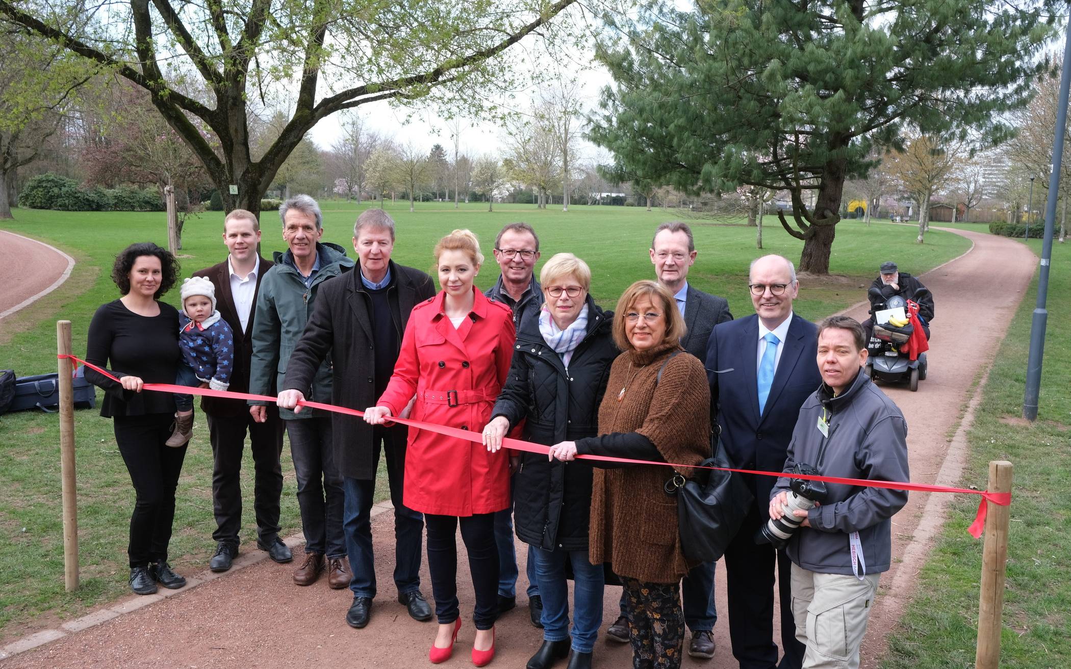 Im Uerdinger Stadtpark ist der Baumlehrpfad