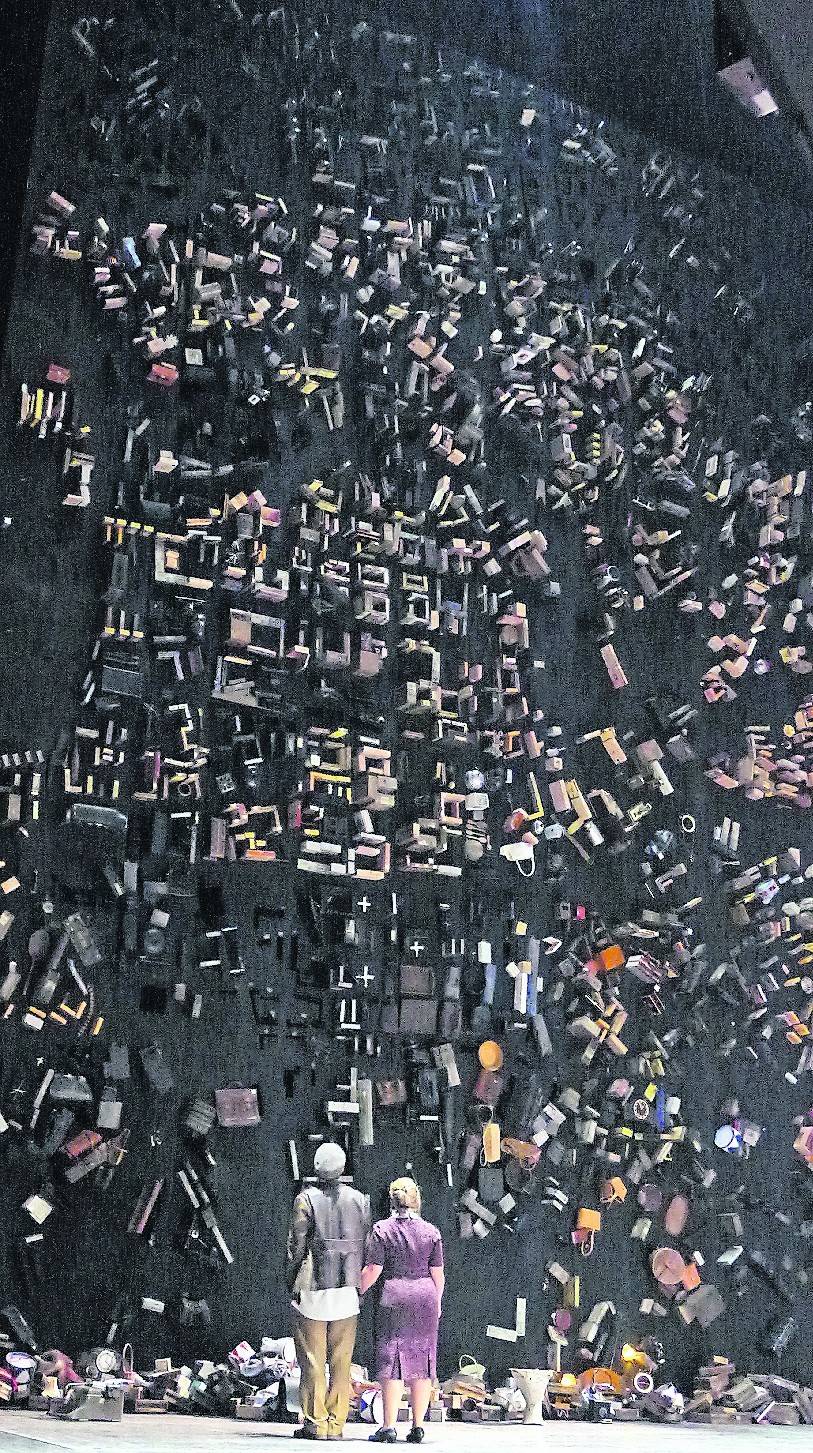  Annette Kurz’ Modell des Bühnenbilds von „Jeder stirbt für sich allein“. 