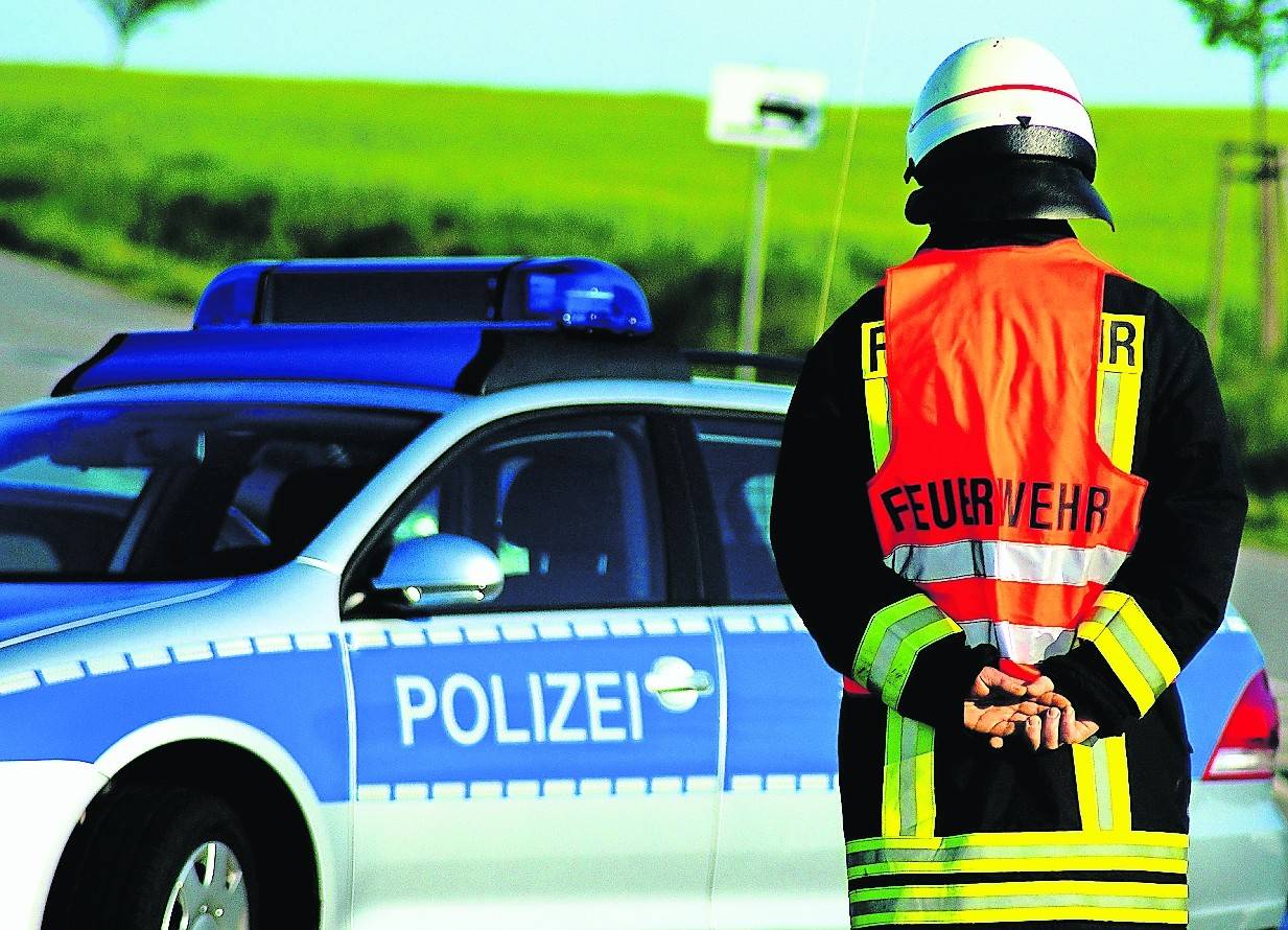  In NRW ereignen sich pro Jahr 550.000 Verkehrsunfälle. Über 600 Menschen werden dabei pro Jahr getötet. Mit dem CRASH-Kurs möchte die Kreispolizei Schülern ein realitätsnahes Gefahrenbewusstsein vermitteln. 