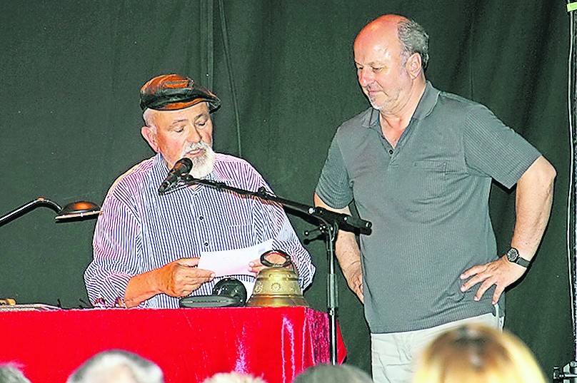 Frank Bühler (l.) und Uwe Peters laden zum 13. Südstadttalk ein. Foto unten: Mit Gästen 2018.