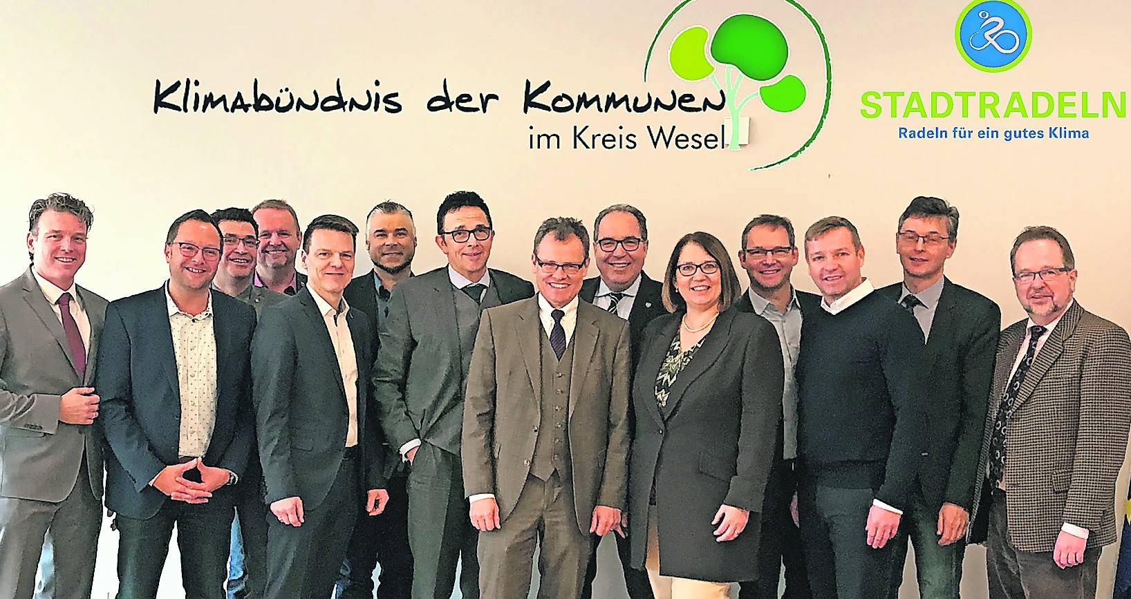 Landrat Dr. Ansgar Müller mit der Bürgermeisterin und den Bürgermeistern.