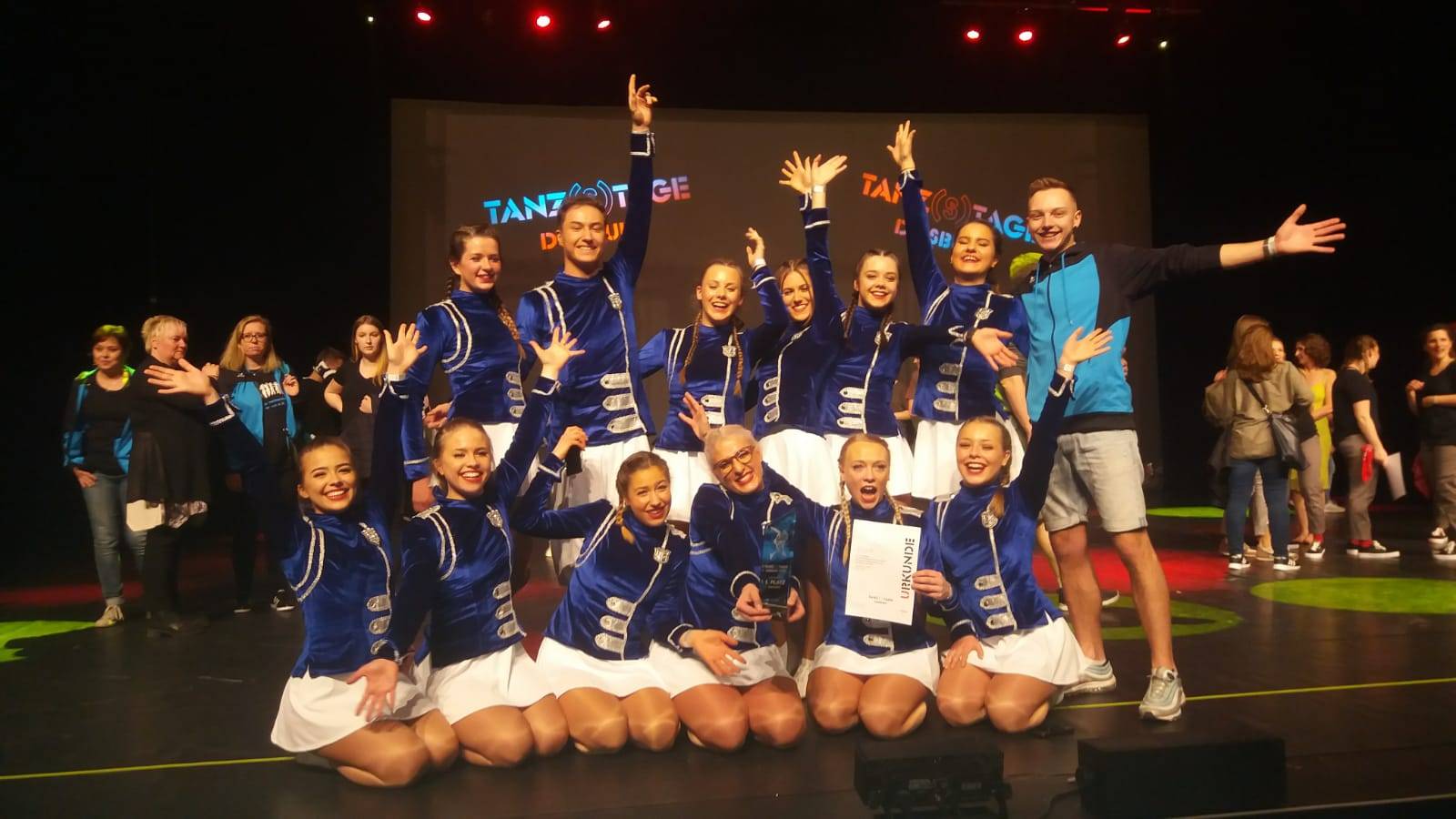  Die Karogarde der Tanzsportgemeinschaft Rheinhausen ertanzte sich den ersten Platz bei den Erwachsenen in der Kategorie „Showtanz“. 