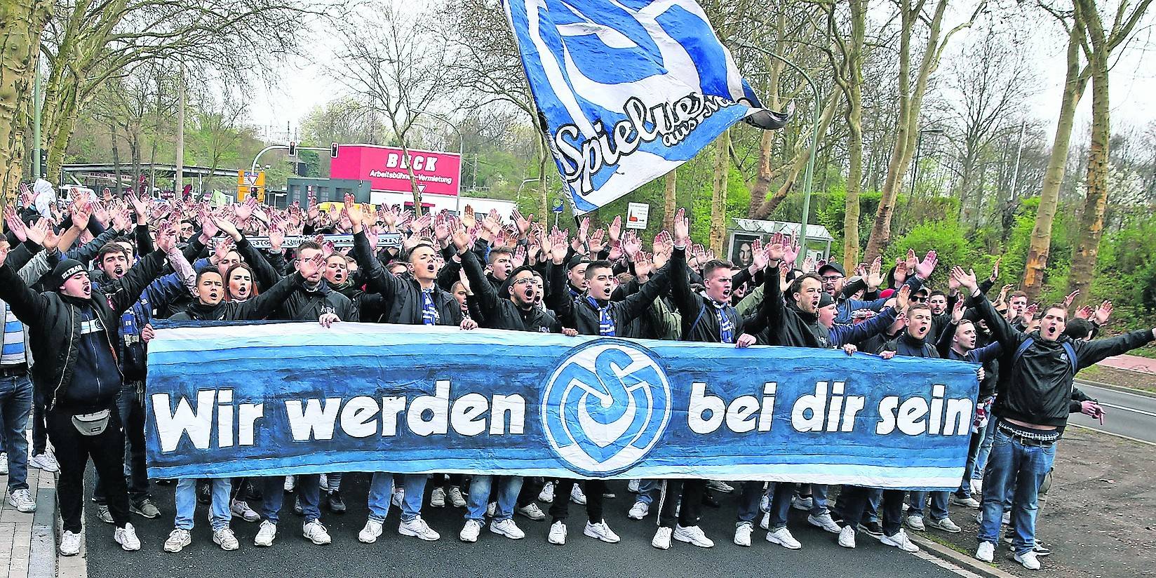 Die MSV-Fans haben vor dem Ingolstadt-Spiel schon mal eine klare Botschaft in Richtung ihrer Truppe gesendet.