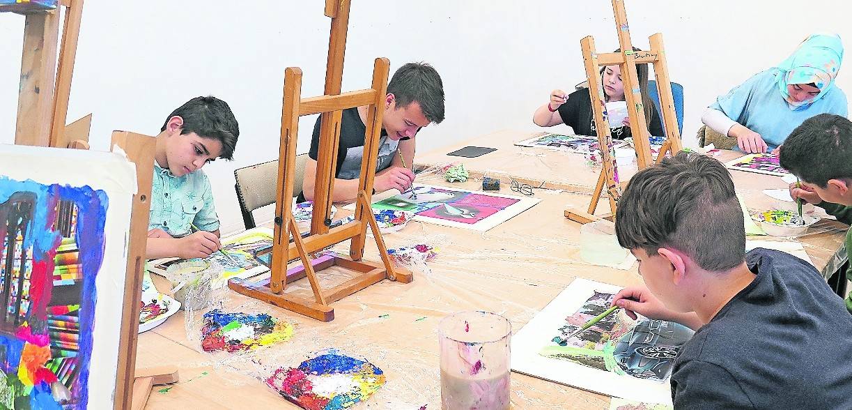 Ob im Atelierhaus oder auf dem Hof, kreativ geht es in Baerl zu Werke.