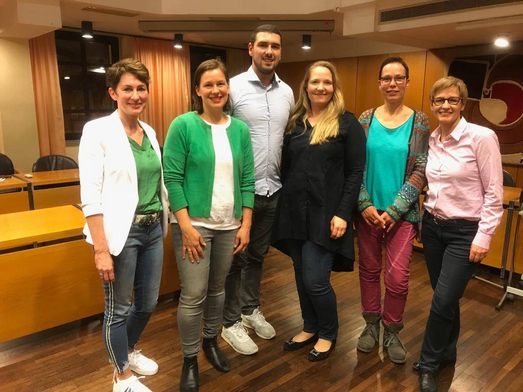  Das neue Vorstandsteam des Werberings St. Tönis (v.l.):  Isabel Thiele (Frauenzimmer), Andrea Hermes (Blumen Hermes), Dennis Weber (Bodyarea), Judith Rüther-Zeiß (Tönisvorster Buchhandlung), Melanie Barth-Langenecker (Augenoptik Scholl) und Heike Werner (Firma Hahlen, Nellesen et Jansen, Steuerberater-Partnerschaft mbB) 