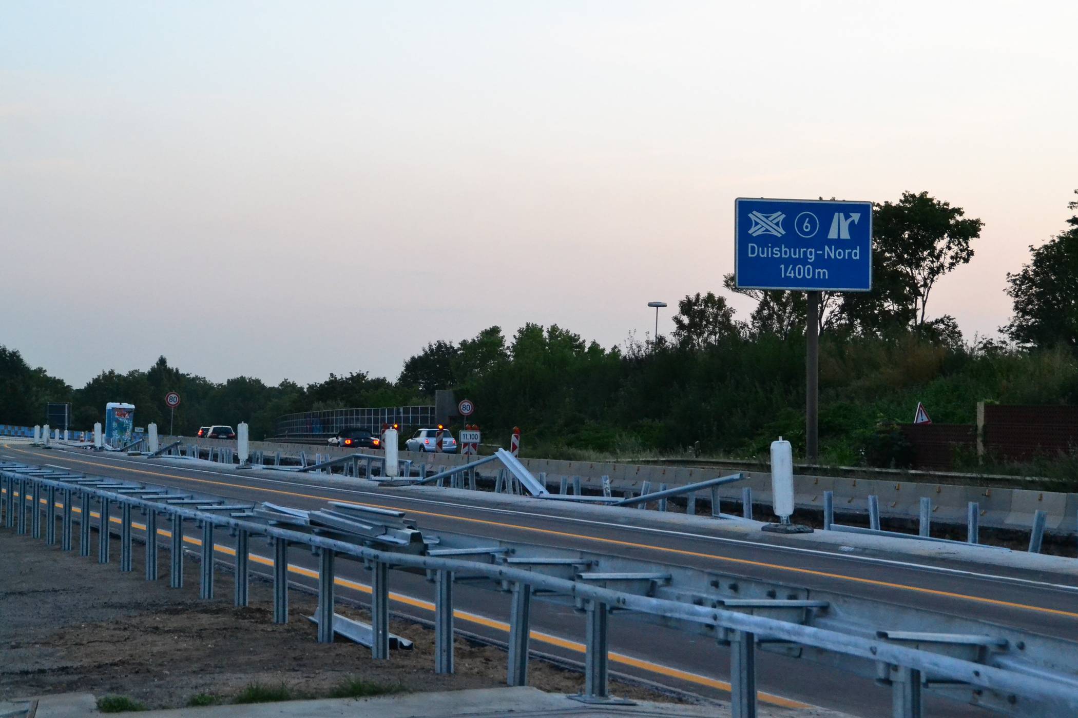 Immer mal wieder wird auf Duisburger Autobahnen gebaut. Diesmal hat es die A59-Auffahrt Richtung Dinslaken in Hochfeld getroffen, die vorerst gesperrt bleibt.