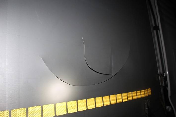  Die Polizei hat Mitte Januar 2019 die Ermittlungskommission „Sichel“ eingerichtet. Der Name der Ermittlungskommission geht auf die sichelartigen Sichtschnitte zurück, die die Verdächtigen zu Beginn der Taten in Lkw-Planen geschnitten haben. 