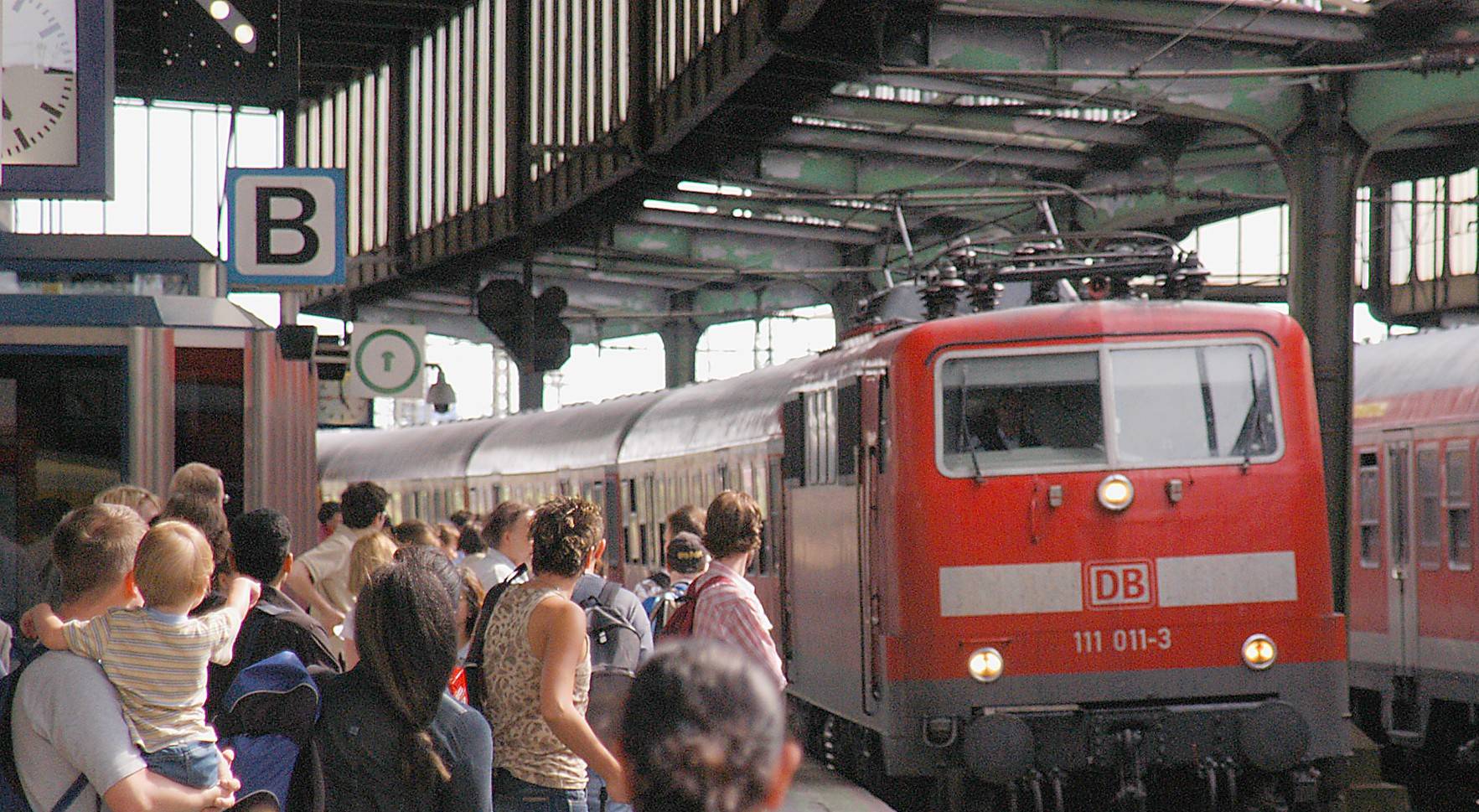 Ab Ostersonntag werden nachts Oberleitungsarbeiten zwischen Geldenkirchen und Duisburg durchgeführt.