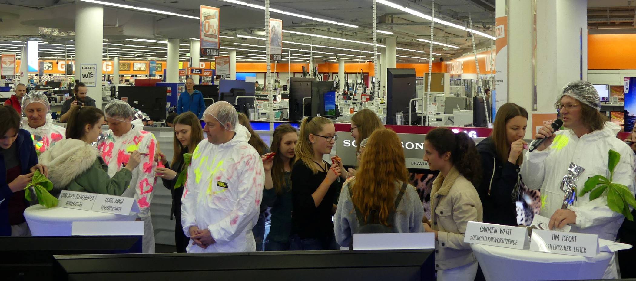  Wolfgang Thoenes, Christoph Fleischhauer, Claus Arndt, Carmen Weist und Tim Isfort stellten bei Saturn das Programm fürs 48. moers festival vor. 