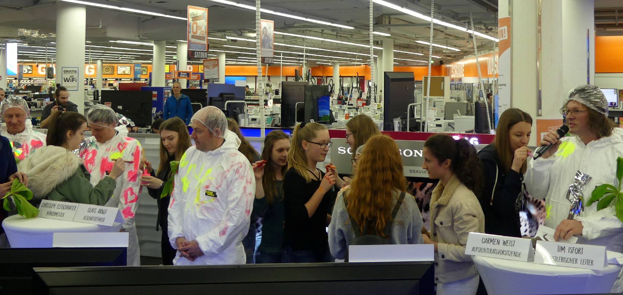 Wolfgang Thoenes, Christoph Fleischhauer, Claus Arndt, Carmen Weist und Tim Isfort stellten bei Saturn das Programm fürs 48. moers festival vor.