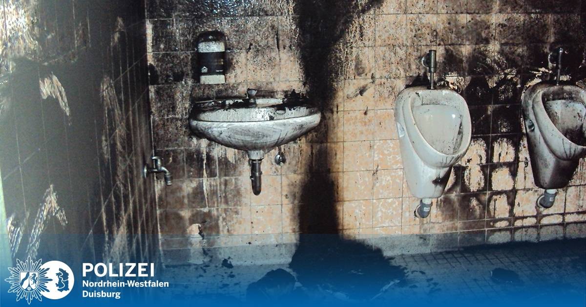  Die Spuren des Brandes am Freitagmorgen, 12. April, auf einer Toilette des Willy-Brandt-Berufskollegs in Rheinhausen. 